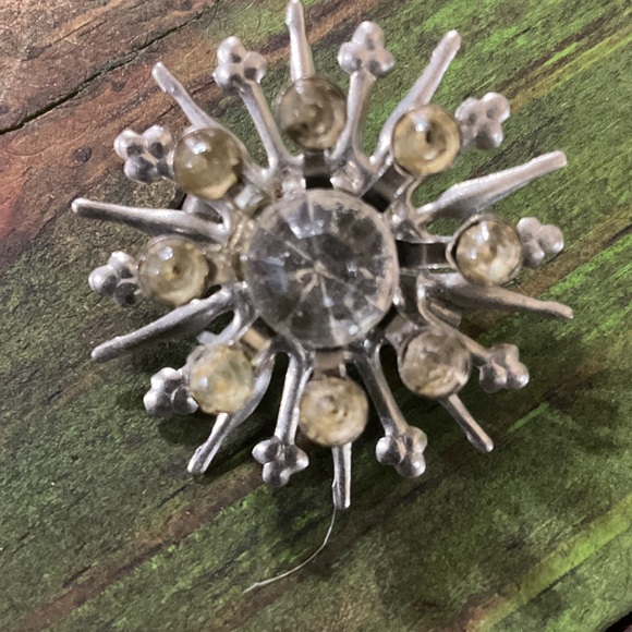 unmarked Jewelry - Vintage Brooch